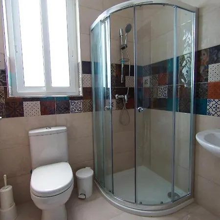 בית אירוח F12 2, Private Two Single Beds Privated Bathroom In Shared Flat
