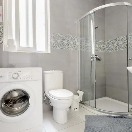 F12 2, Private Two Single Beds Privated Bathroom In Shared Flat בית אירוח *