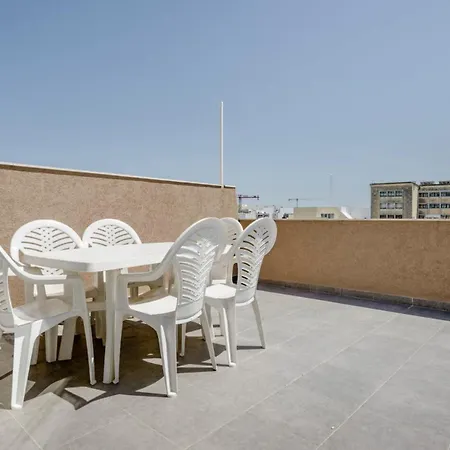 F12 2, Private Two Single Beds Shared Bathroom In Shared Flat *