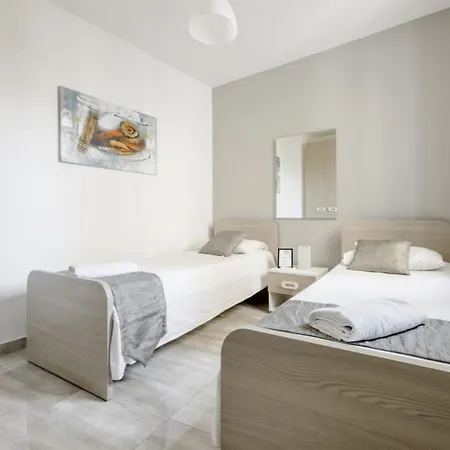 F12 2, Private Two Single Beds Privated Bathroom In Shared Flat Homestay szállás *