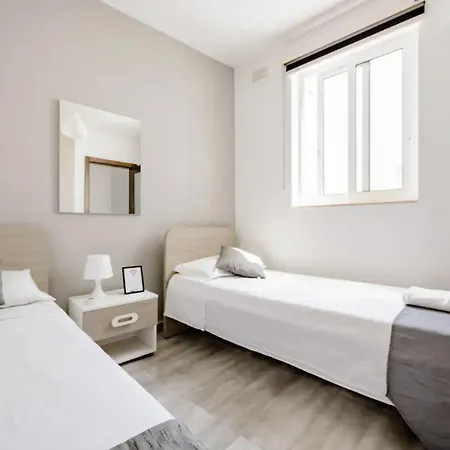 F12 2, Private Two Single Beds Privated Bathroom In Shared Flat Проживание в семье *