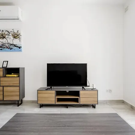 F12 2, Private Two Single Beds Privated Bathroom In Shared Flat Msida