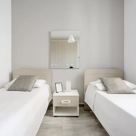 F12 2, Private Two Single Beds Privated Bathroom In Shared Flat