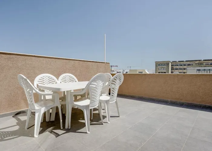 F12 2, Private Two Single Beds Privated Bathroom In Shared Flat *