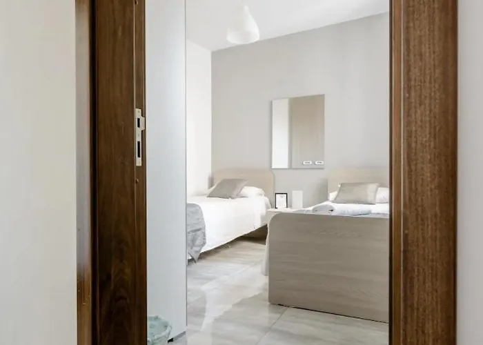 F12 2, Private Two Single Beds Privated Bathroom In Shared Flat * Msida