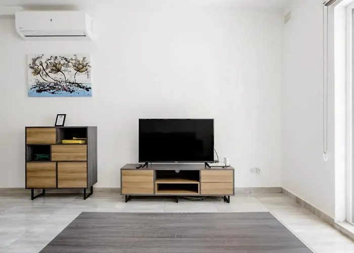 F12 2, Private Two Single Beds Privated Bathroom In Shared Flat Msida